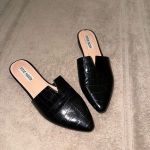 Steve Madden black flats